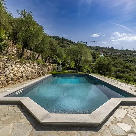 Portofino Riviera Luxury Villa-pool,garden,parking 펜션 쪼알리