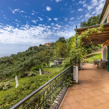 Portofino Riviera Luxury Villa-pool,garden,parking 펜션 쪼알리